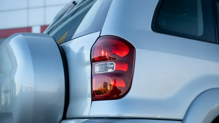 TOYOTA RAV4 -