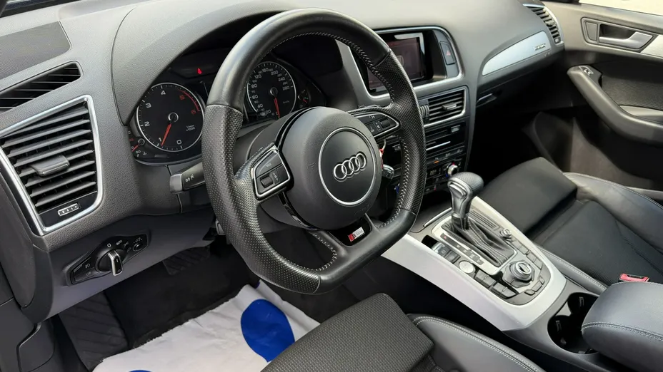 AUDI Q5 -
