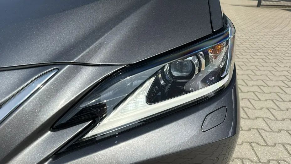 LEXUS ES -