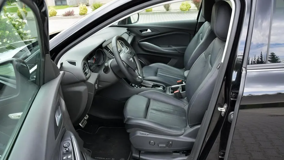 OPEL Grandland X -
