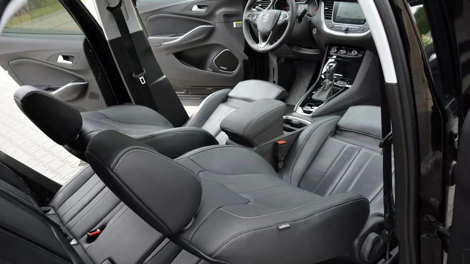 OPEL Grandland X -