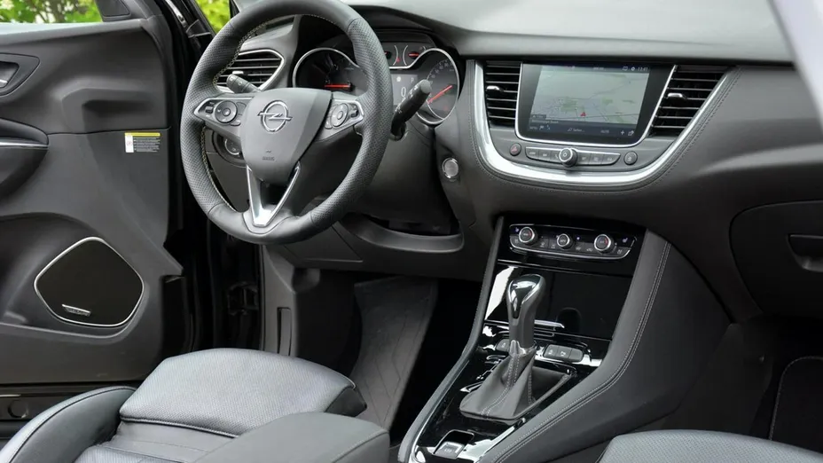 OPEL Grandland X -