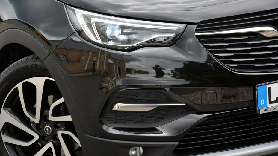 OPEL Grandland X -