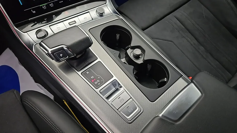 AUDI A6 -