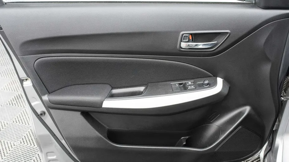 SUZUKI Swift -