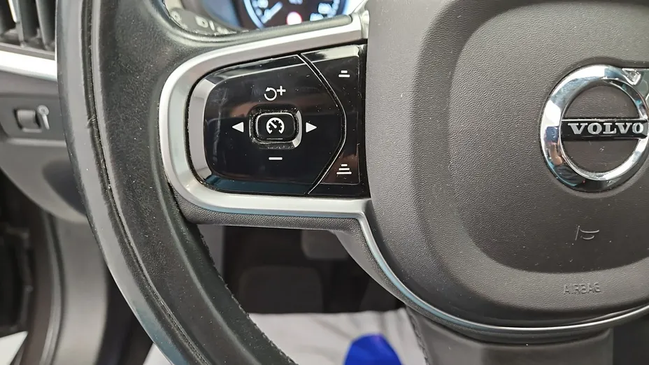 VOLVO V90 -