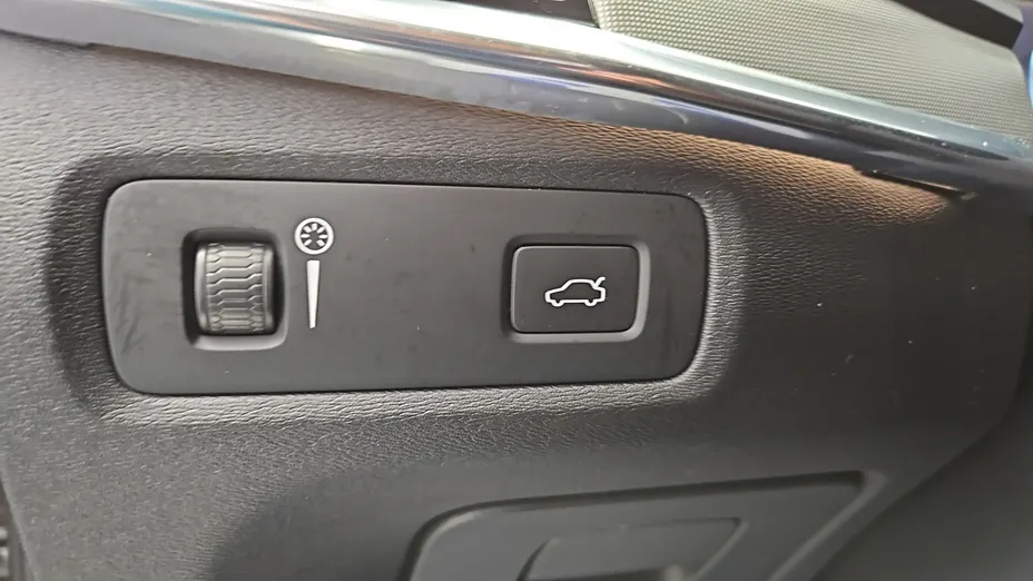 VOLVO V90 -
