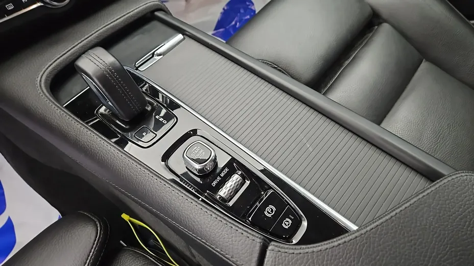 VOLVO V90 -