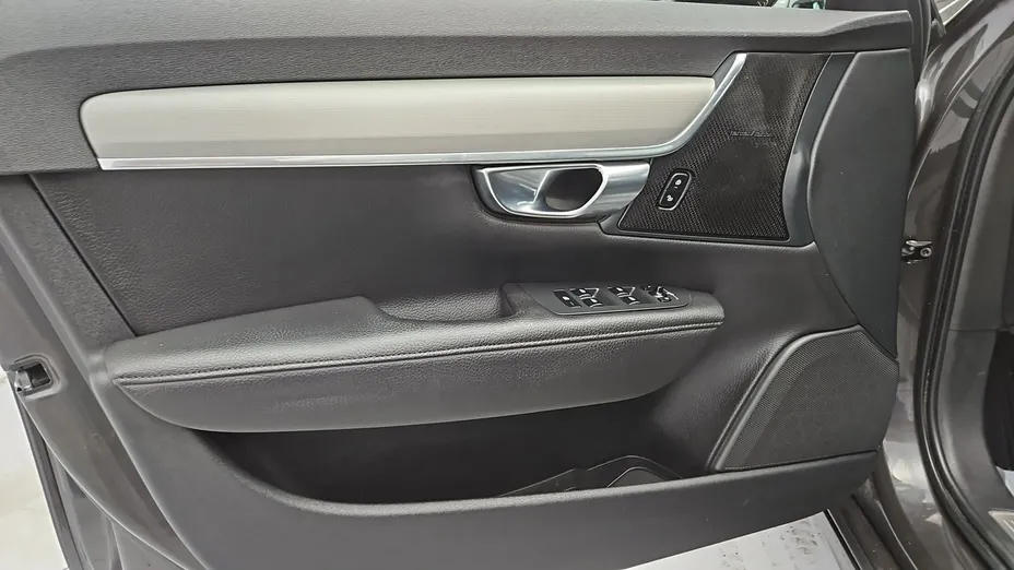 VOLVO V90 -