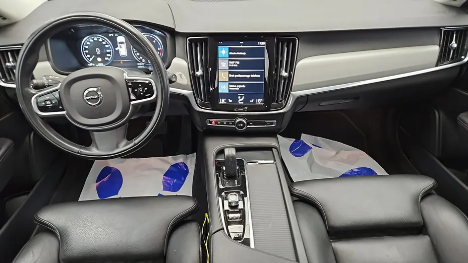 VOLVO V90 -