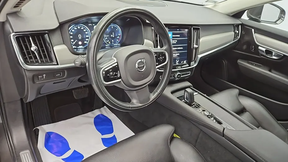 VOLVO V90 -