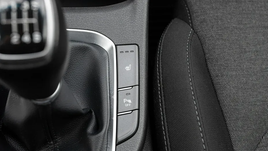 HYUNDAI i30 -