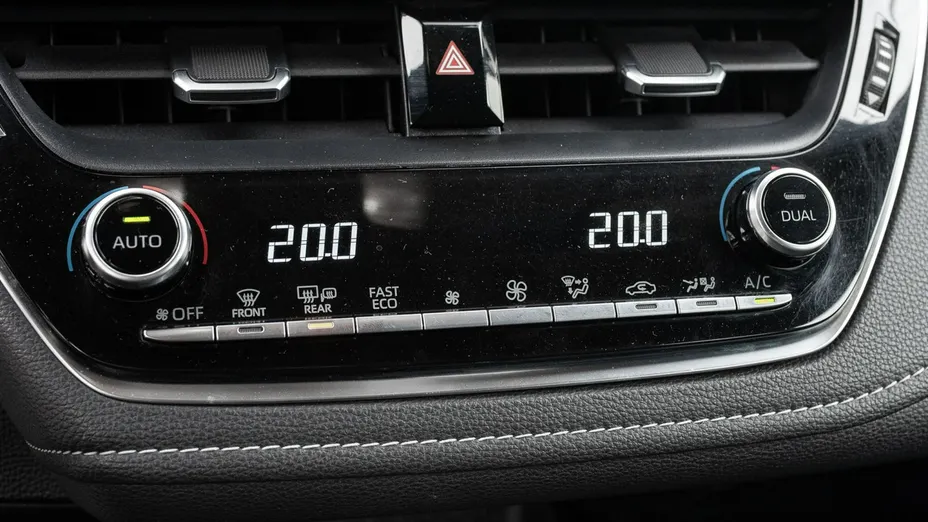 TOYOTA Corolla -