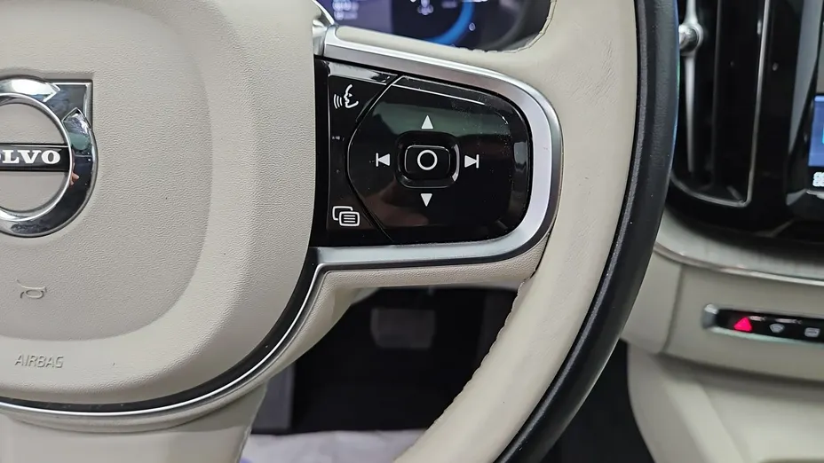 VOLVO XC60 -