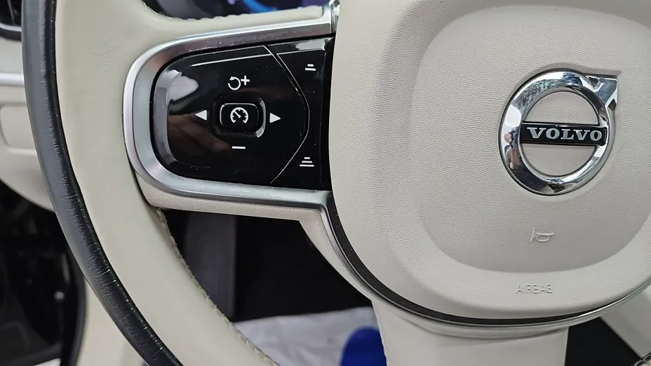 VOLVO XC60 -