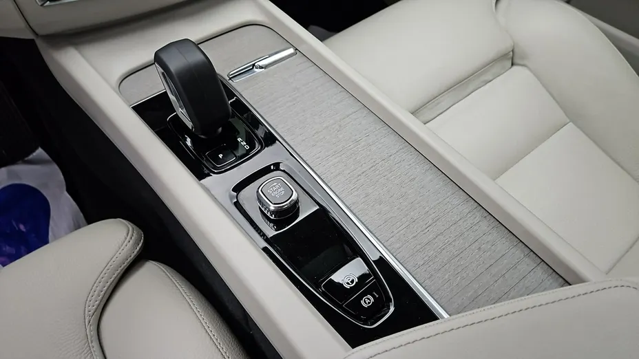 VOLVO XC60 -