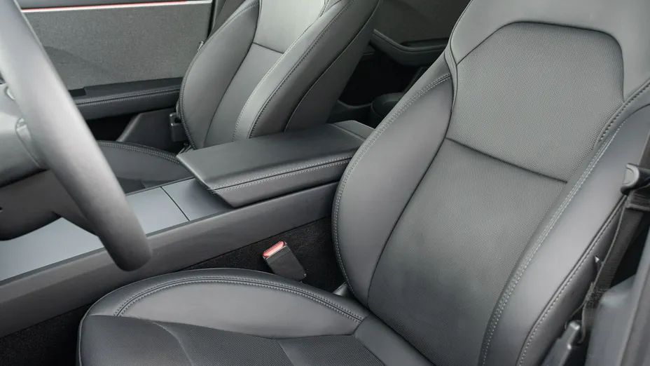 TESLA Model 3 -