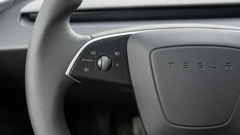 TESLA Model 3 -