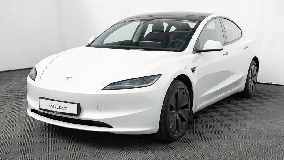 TESLA Model 3 -