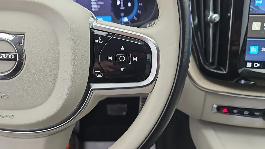 VOLVO XC60 -