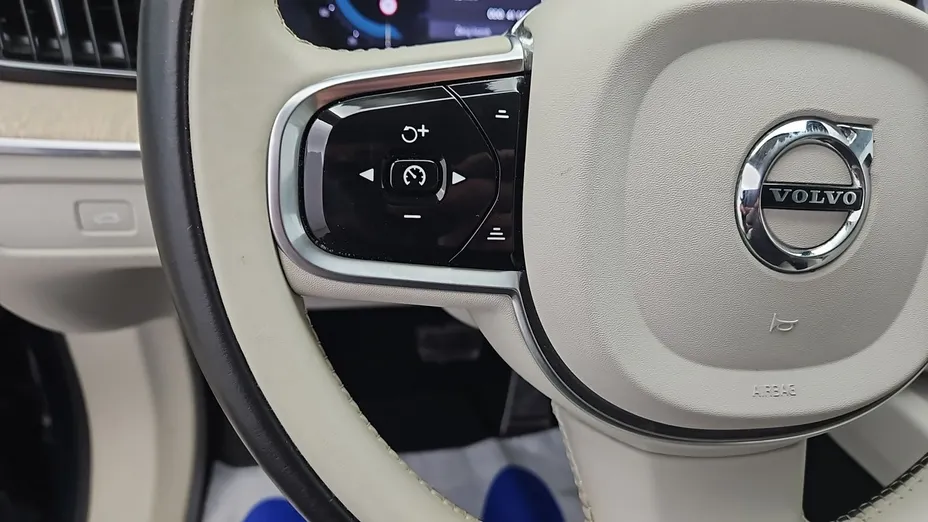 VOLVO XC60 -