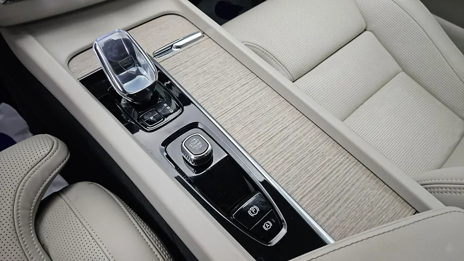 VOLVO XC60 -
