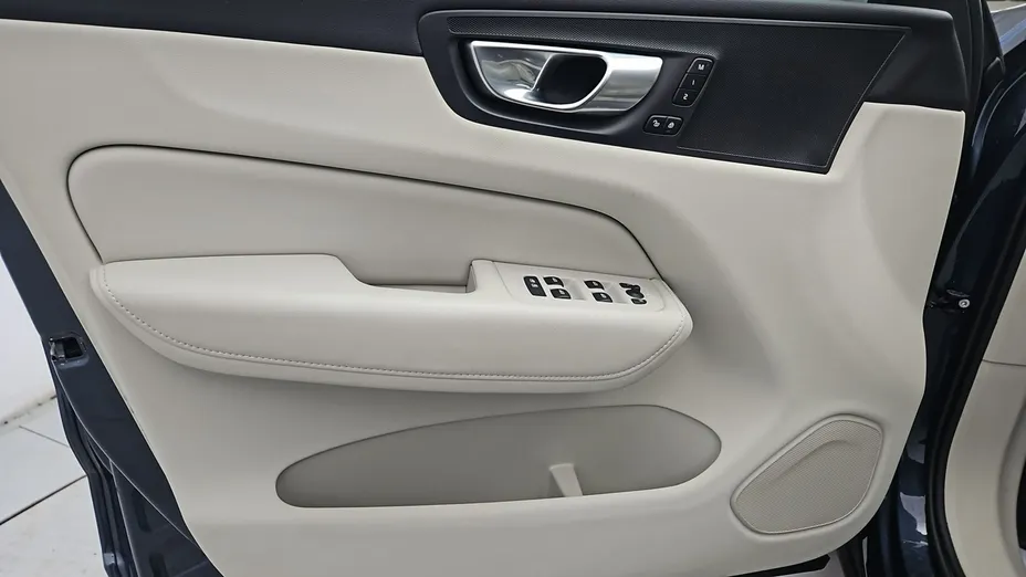 VOLVO XC60 -