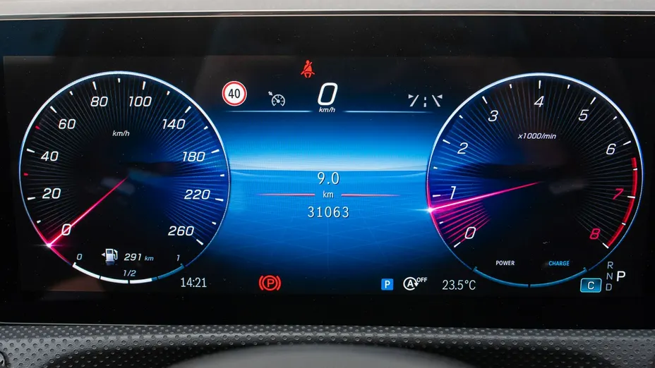 MERCEDES-BENZ CLA -