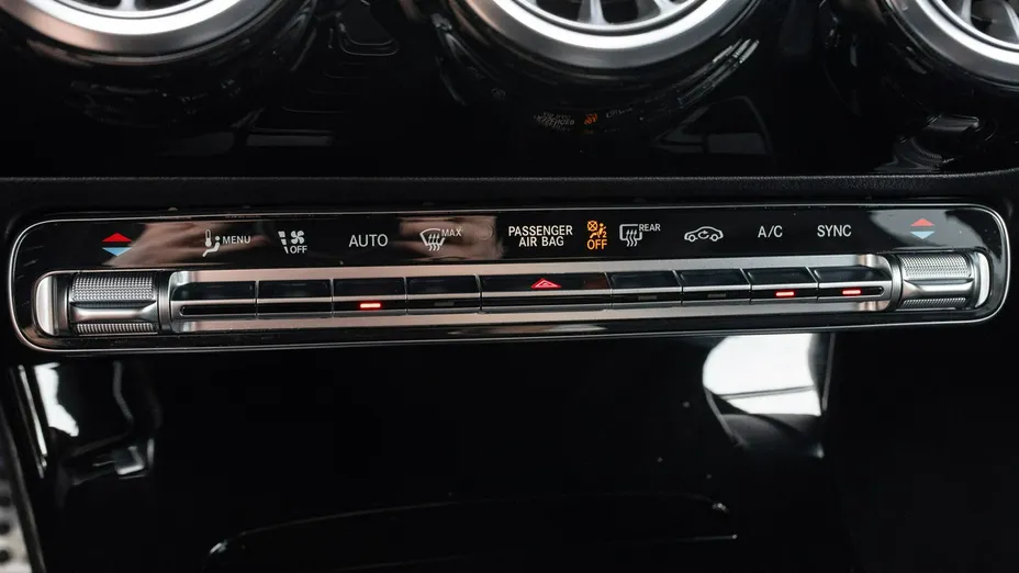 MERCEDES-BENZ CLA -