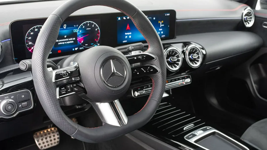 MERCEDES-BENZ CLA -