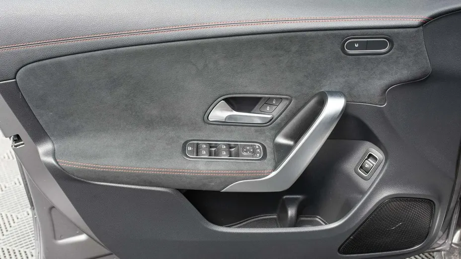 MERCEDES-BENZ CLA -
