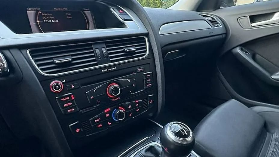 AUDI A4 -