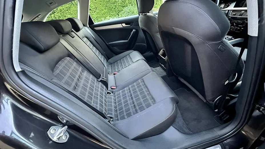 AUDI A4 -