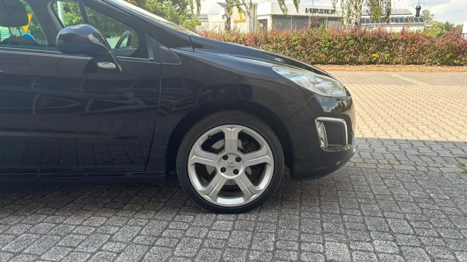 PEUGEOT 308 -