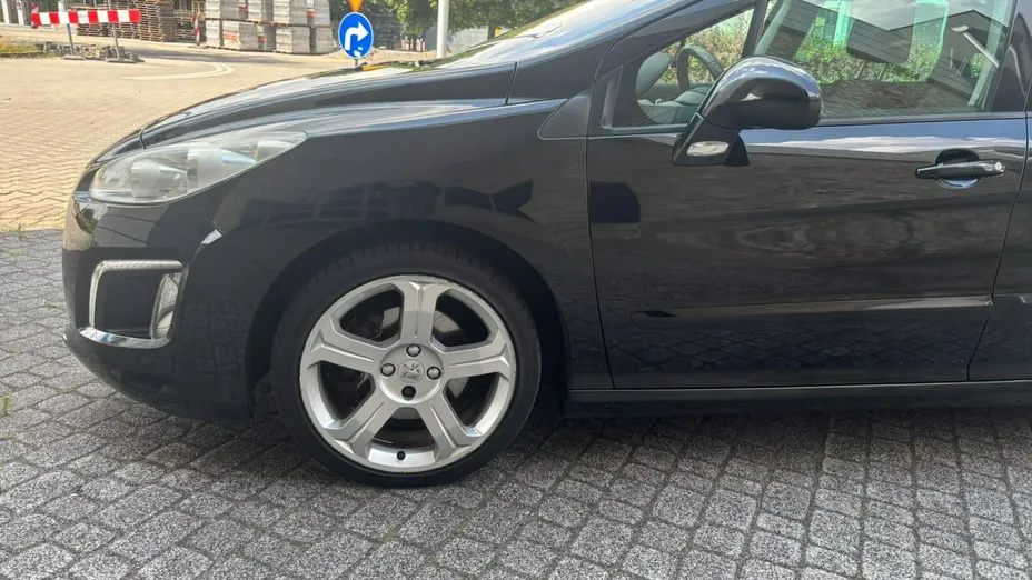 PEUGEOT 308 -