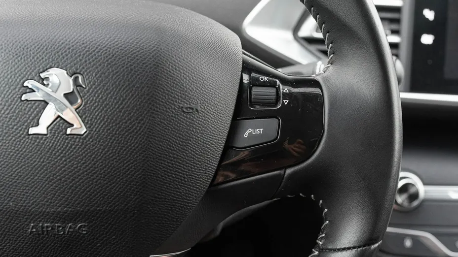 PEUGEOT 308 -