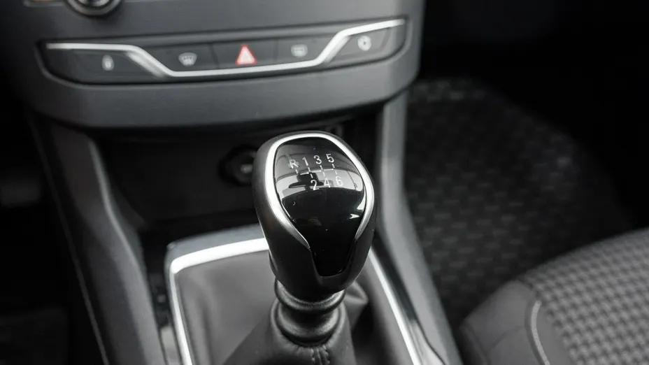 PEUGEOT 308 -