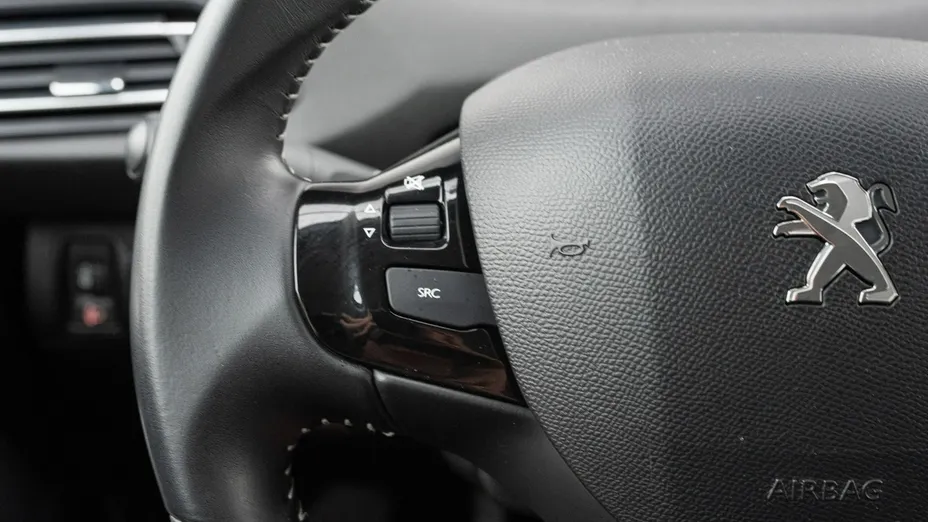 PEUGEOT 308 -