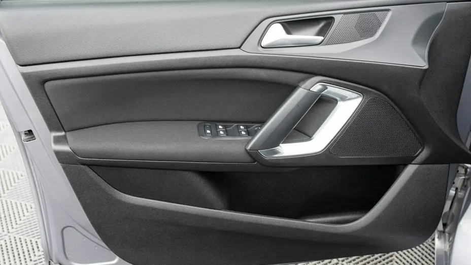 PEUGEOT 308 -