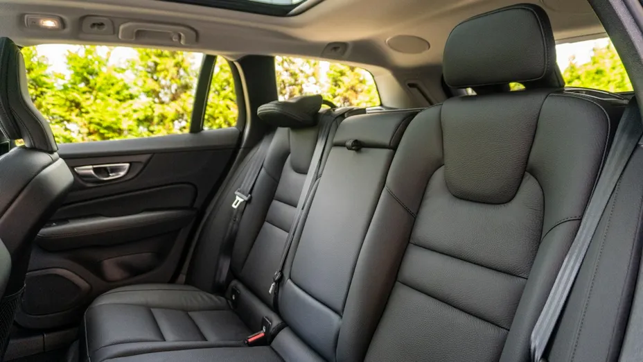 VOLVO V60 -