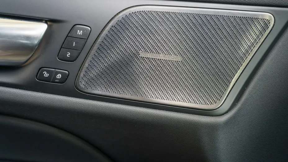 VOLVO V60 -