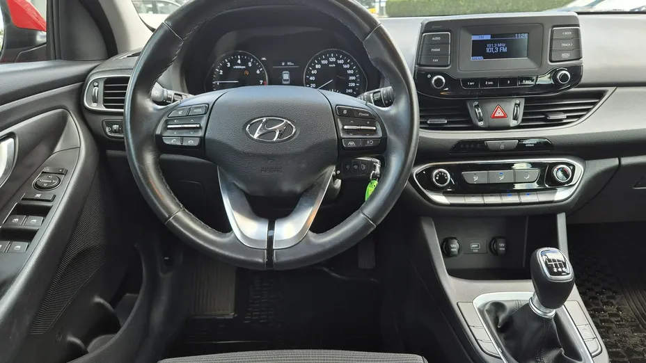 HYUNDAI i30 -