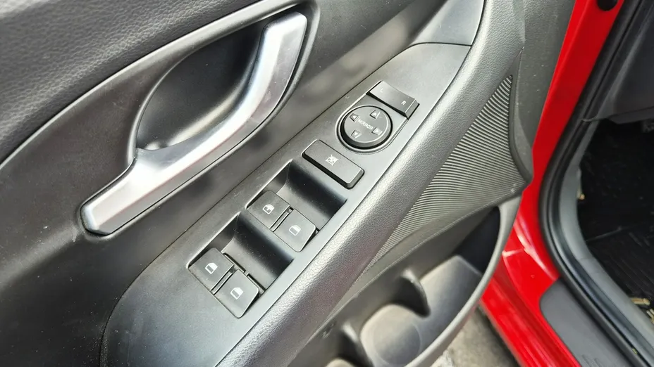 HYUNDAI i30 -