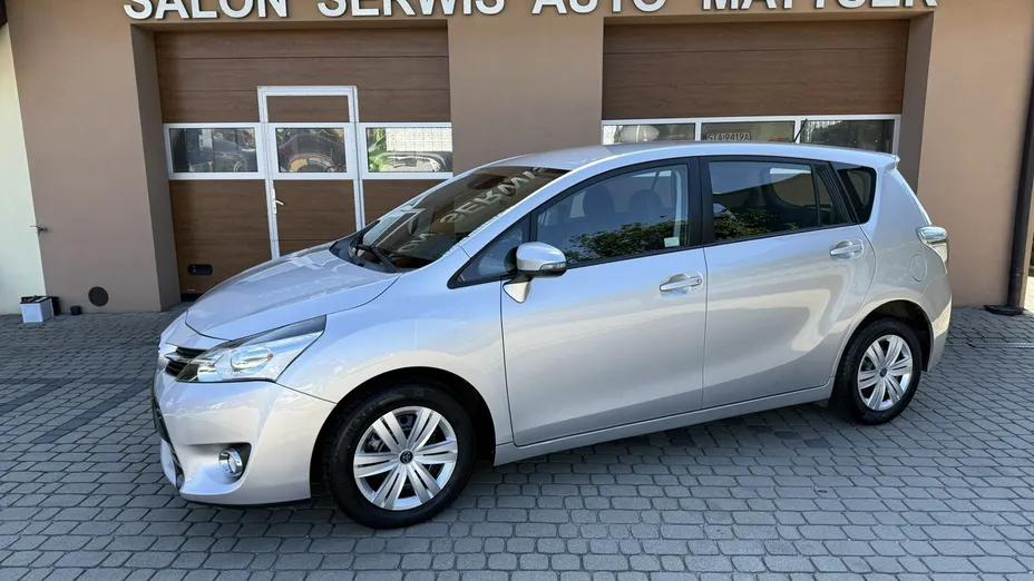 TOYOTA Verso -
