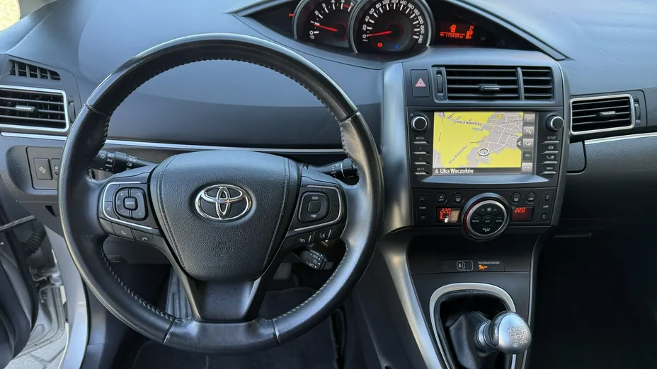 TOYOTA Verso -