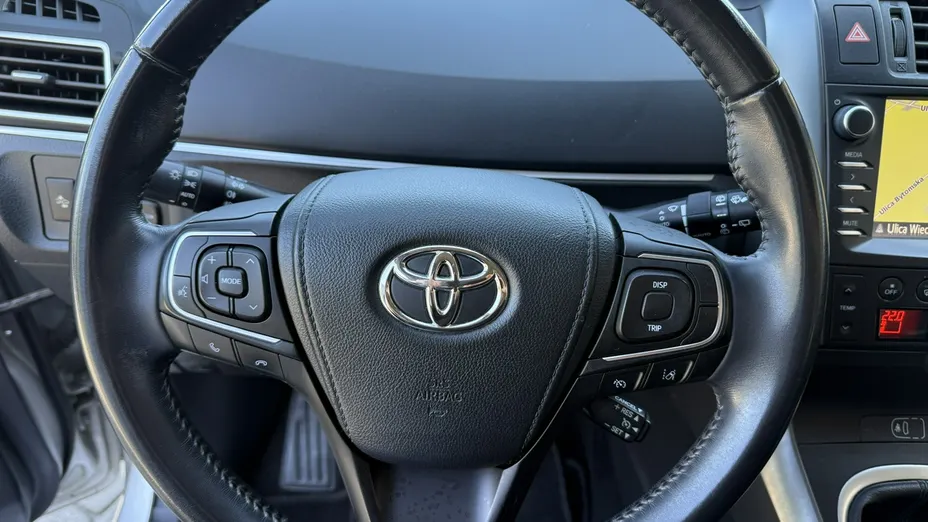 TOYOTA Verso -