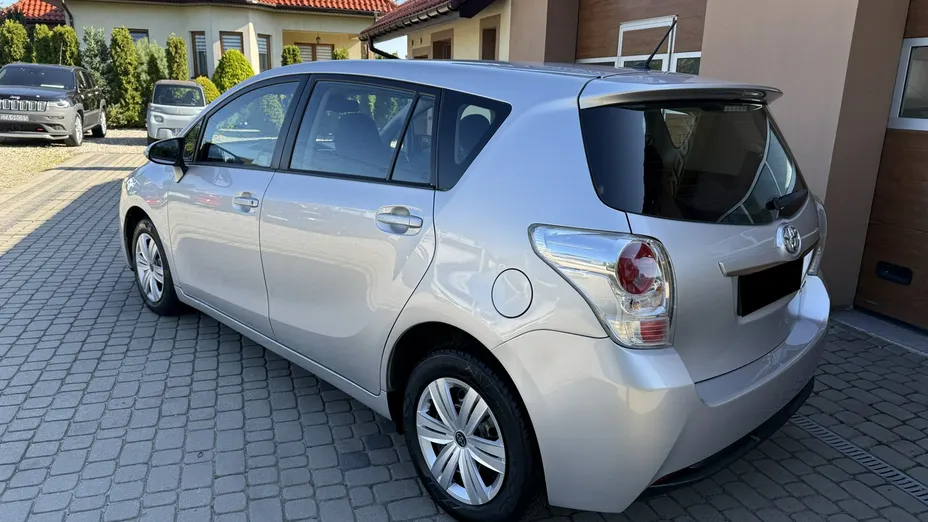 TOYOTA Verso -