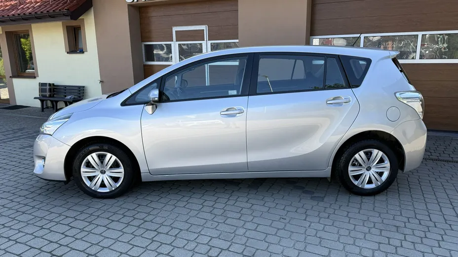 TOYOTA Verso -
