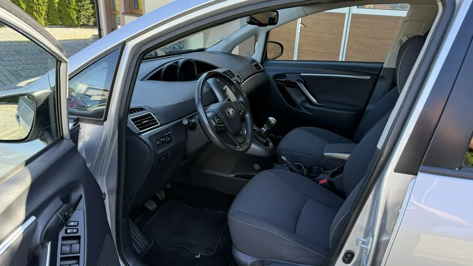 TOYOTA Verso -
