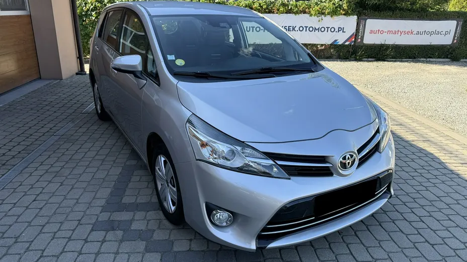 TOYOTA Verso -